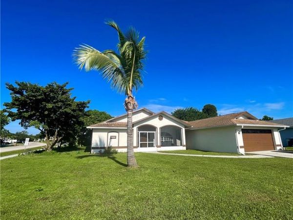 1501 Senior CT , LEHIGH ACRES, FL 33971