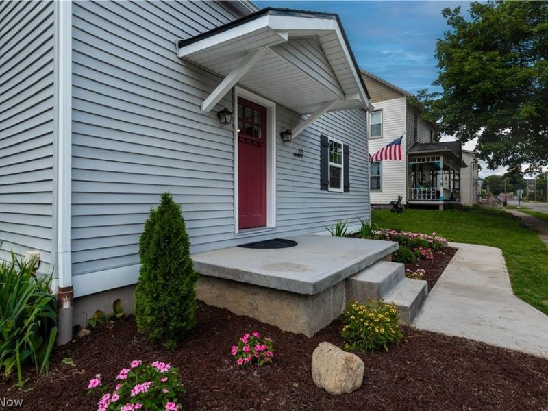 223 High Street SE, Canal Fulton, OH 44614 Photo 2