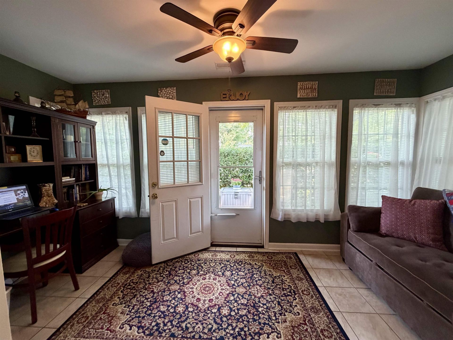 207 Melody Gardens Dr. Photo 11