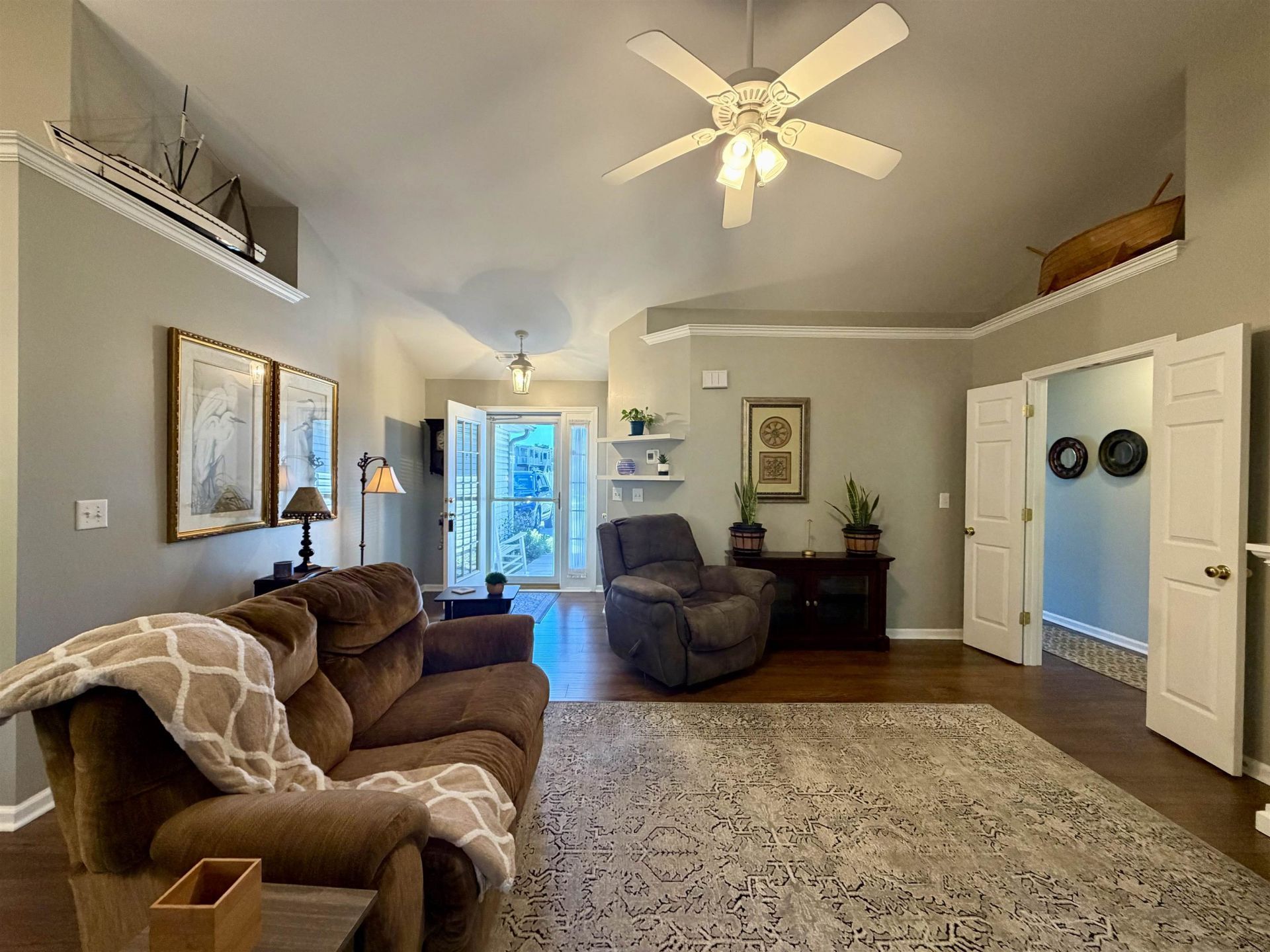 207 Melody Gardens Dr. Photo 4