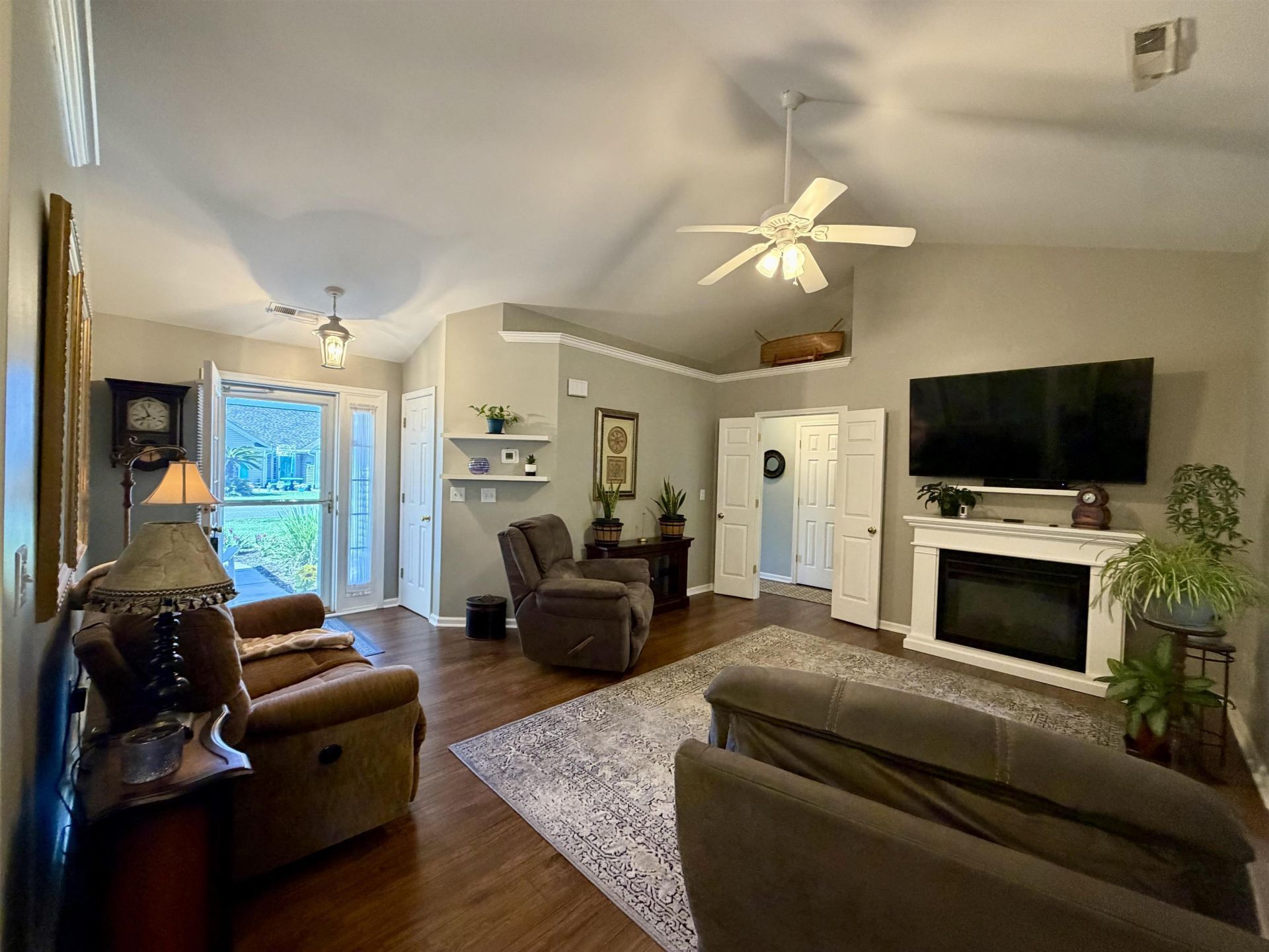 207 Melody Gardens Dr. Photo 5