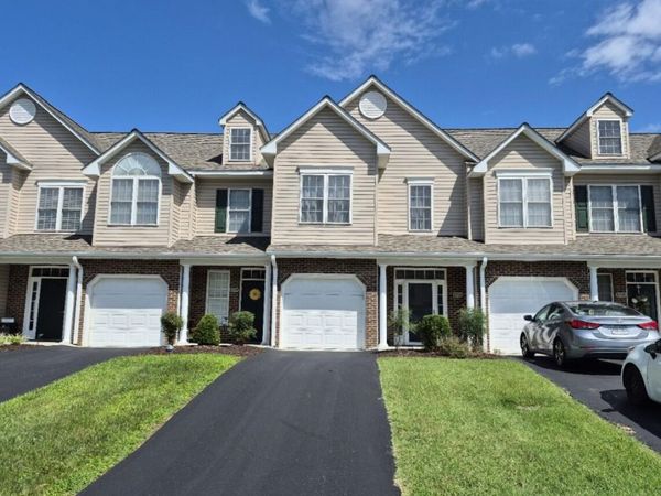8706 Little Hoop RD , Roanoke, VA 24019