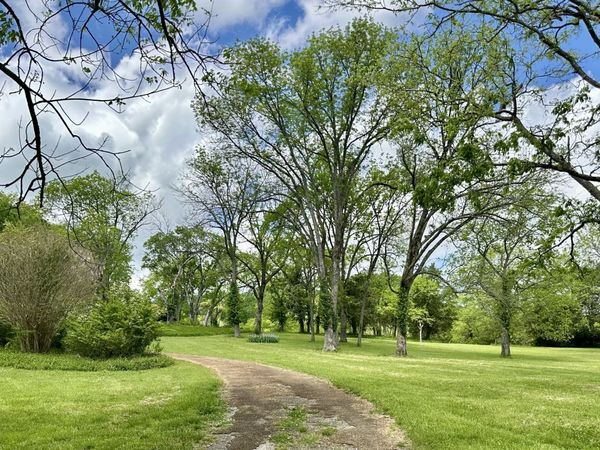 6001 Hillsboro Pike , Nashville, TN 37215