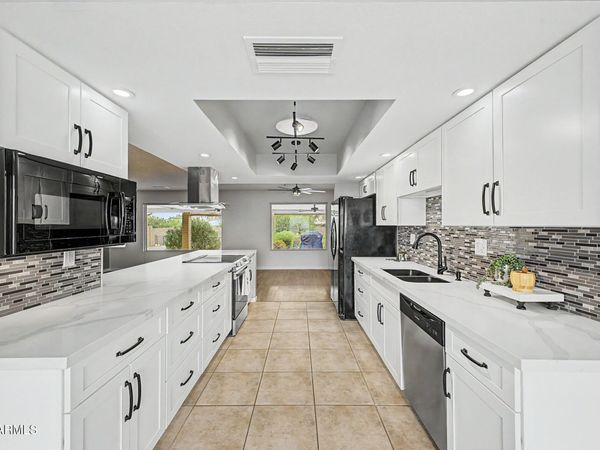 9433 W HUTTON Drive, Sun City, AZ 85351