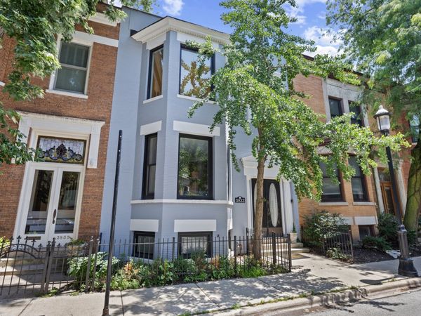 3833 N Alta Vista Terrace , Chicago, IL 60613