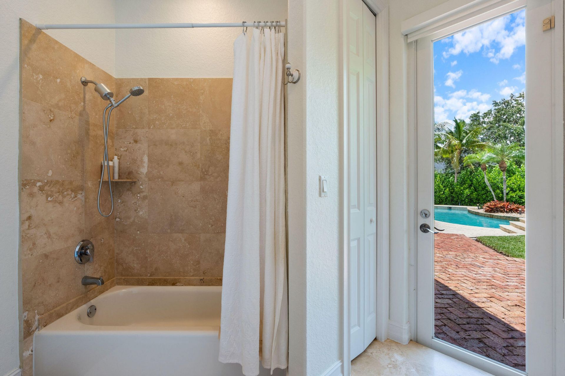 4051 E Ridgeview Drive, Davie, FL 33330 Photo