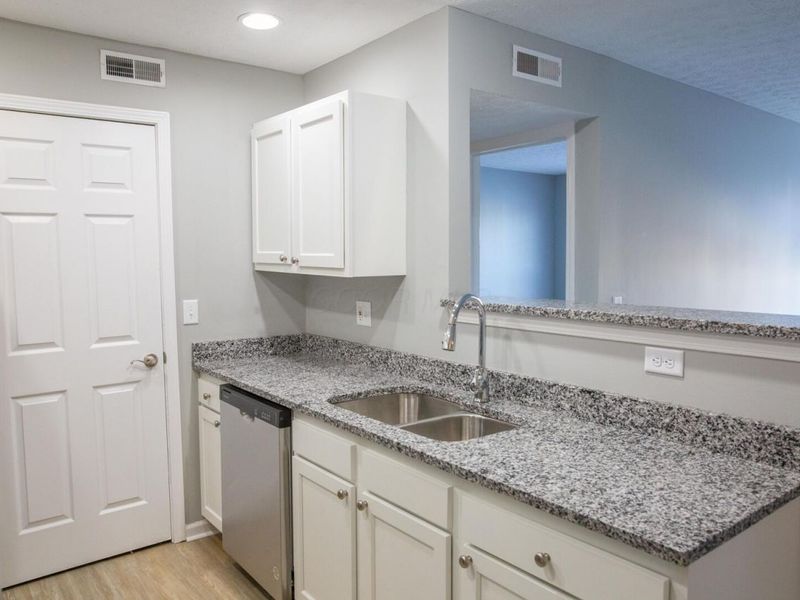 5516 Cedar Springs, Unit 5516A, Columbus, OH 43228 Photo 7