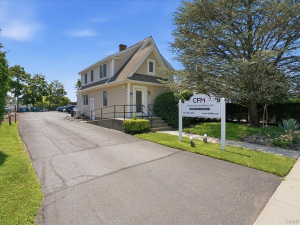 20 Manor Road , Smithtown, NY 11787