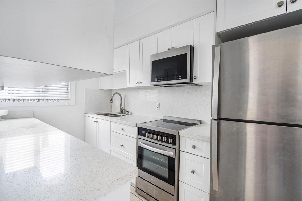 1120 Venetian Way , Unit 1C, Miami, FL 33139 Photo