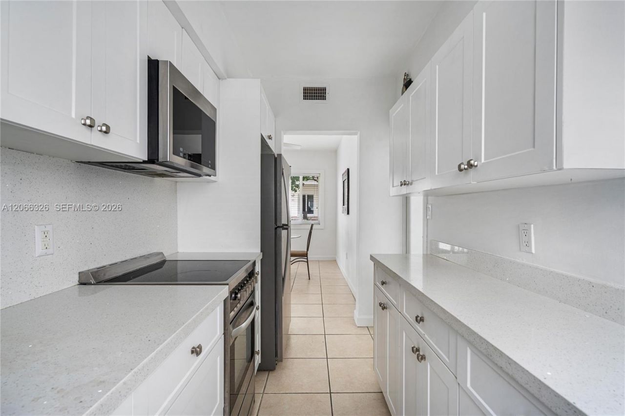 1120 Venetian Way , Unit 1C, Miami, FL 33139 Photo