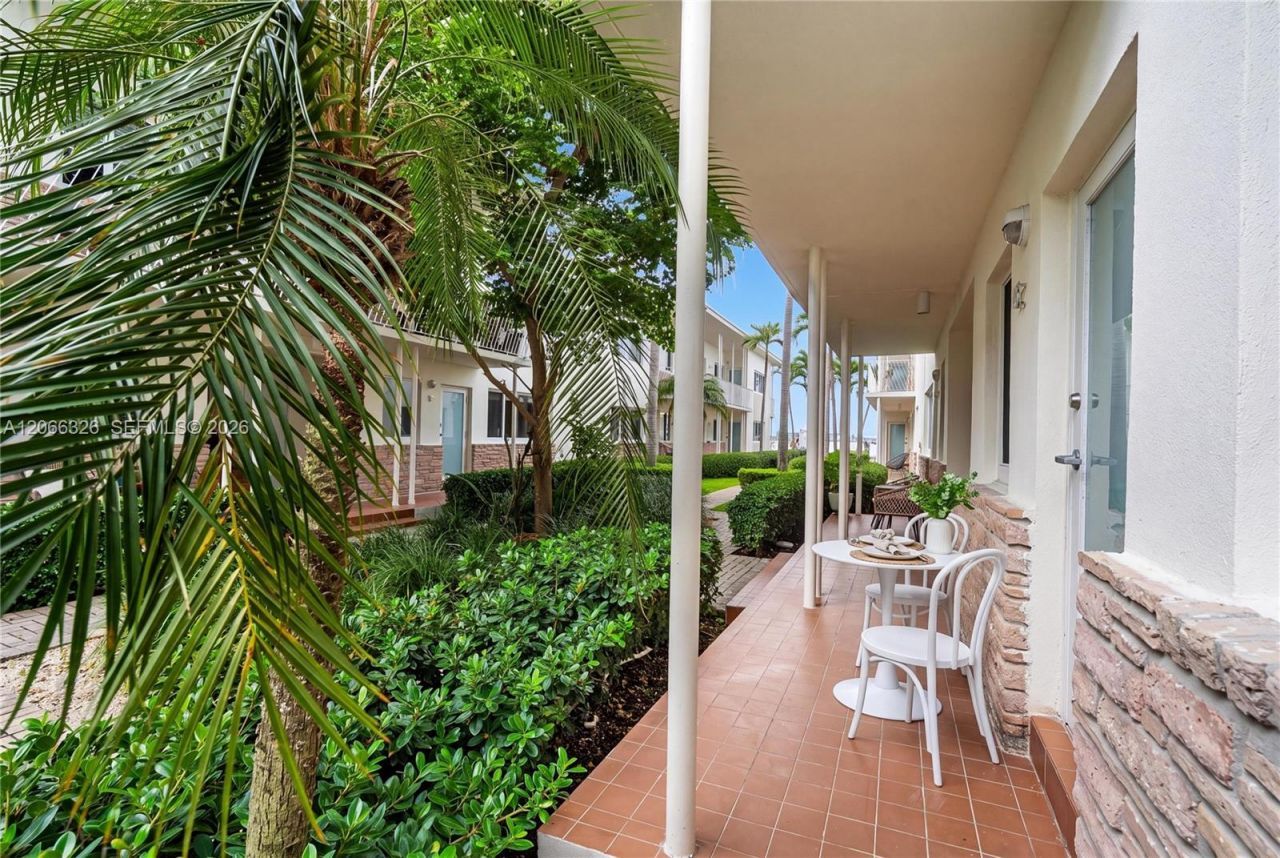 1120 Venetian Way , Unit 1C, Miami, FL 33139 Photo