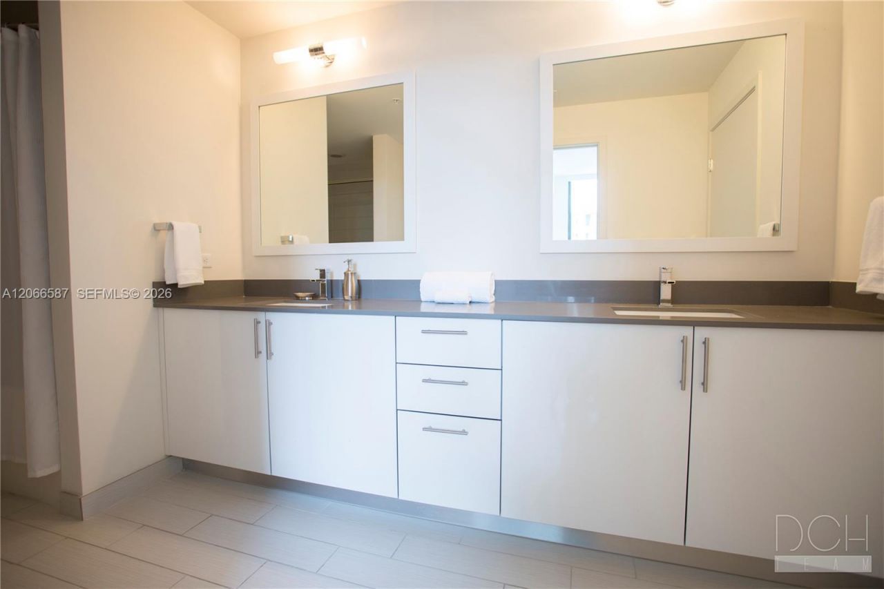 999 SW 1st Ave, Unit 2915, Miami, FL 33130 Photo