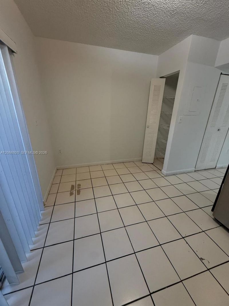 560 NW 82nd Pl, Unit 305, Miami, FL 33126 Photo