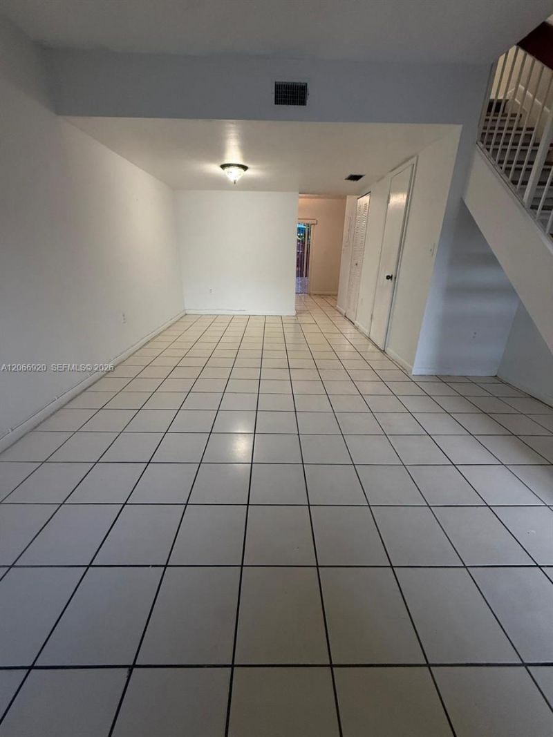 560 NW 82nd Pl, Unit 305, Miami, FL 33126 Photo