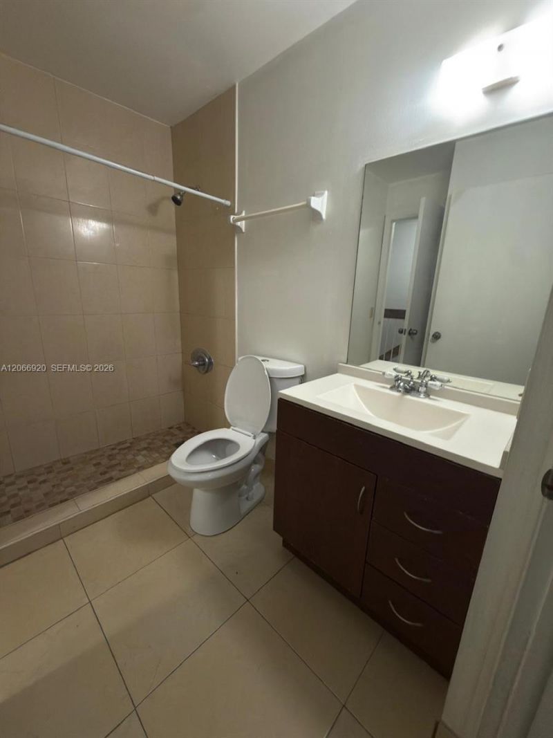560 NW 82nd Pl, Unit 305, Miami, FL 33126 Photo