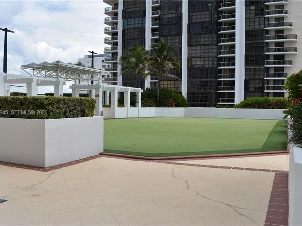 6365 Collins Ave, Unit 3804, Miami Beach, FL 33141