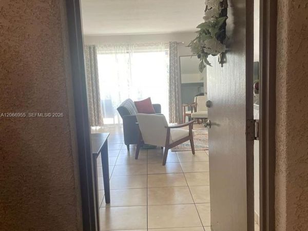 10393 N Kendall Dr , Unit U6, Miami, FL 33176