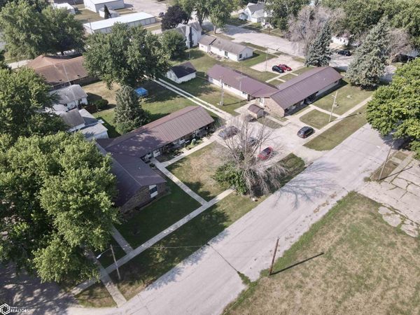 100 E 1St Avenue, Arthur, IA 51431