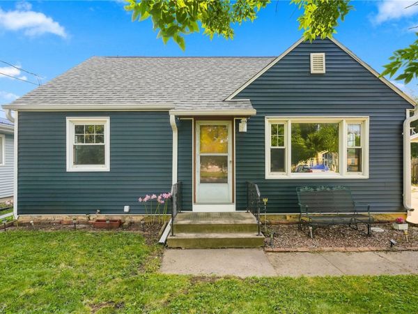 3712 Center Point Road NE, Cedar Rapids, IA 52402