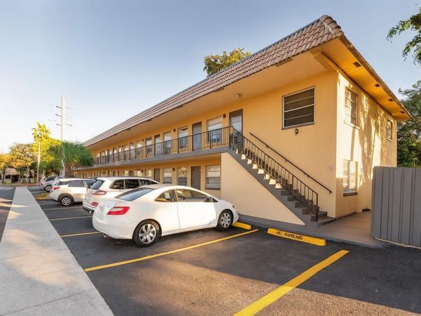 1151 NE 17th Court, Unit Apt 27, Fort Lauderdale, FL 33305