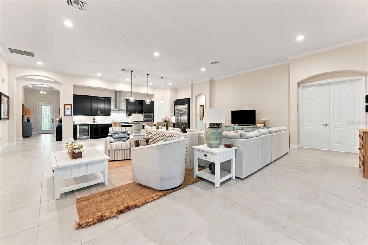 10370 Meadowrun Drive, Lithia, FL 33547 Photo