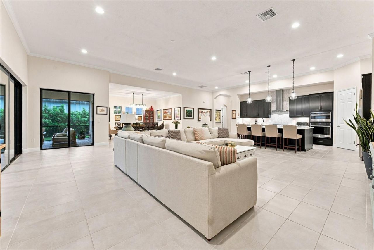 10370 Meadowrun Drive, Lithia, FL 33547 Photo