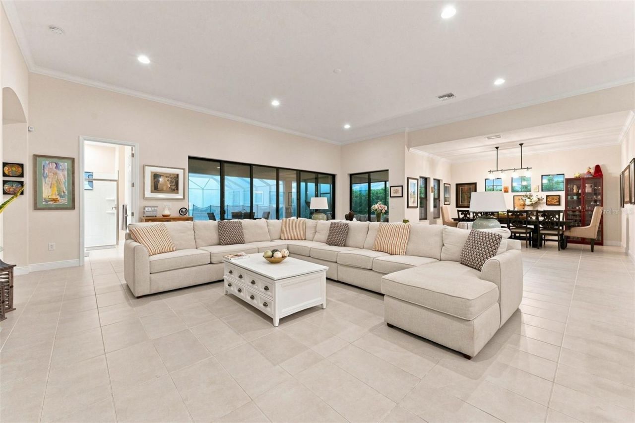 10370 Meadowrun Drive, Lithia, FL 33547 Photo
