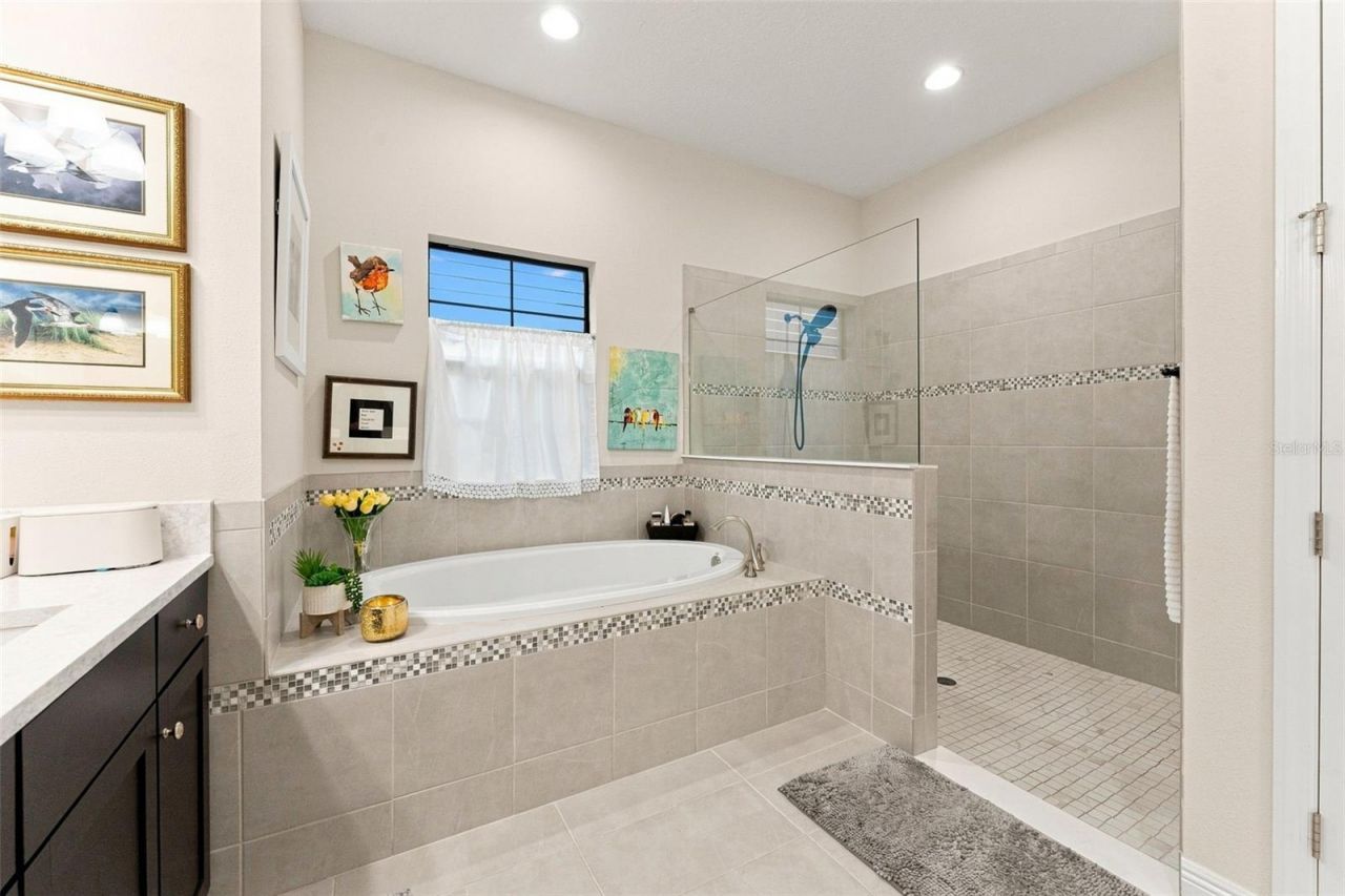 10370 Meadowrun Drive, Lithia, FL 33547 Photo