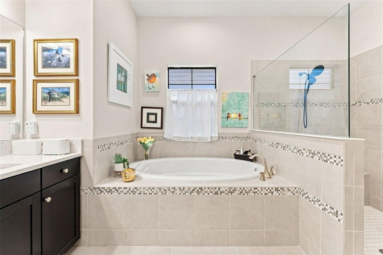 10370 Meadowrun Drive, Lithia, FL 33547 Photo