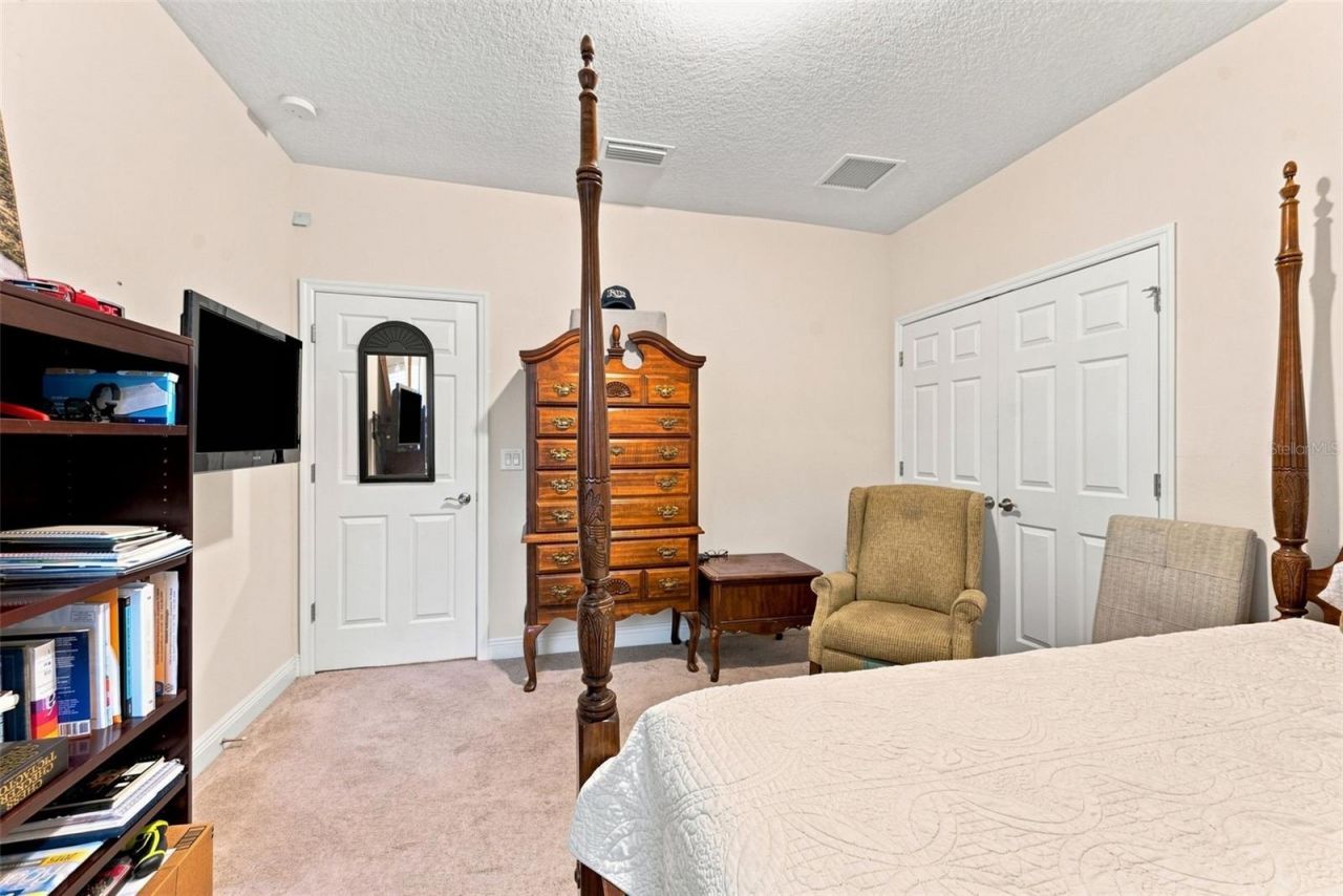 10370 Meadowrun Drive, Lithia, FL 33547 Photo