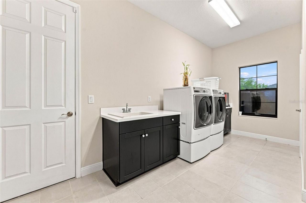 10370 Meadowrun Drive, Lithia, FL 33547 Photo