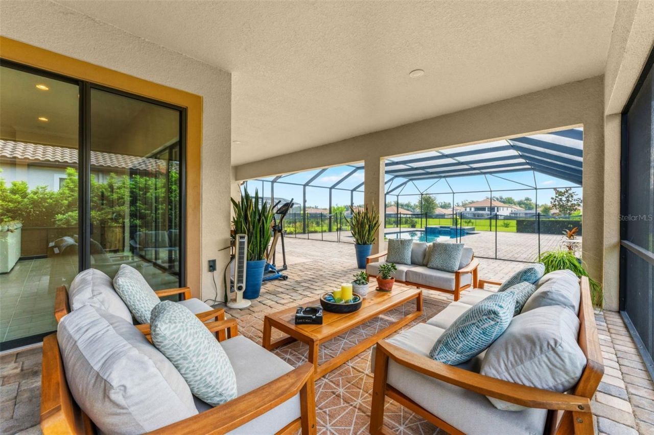 10370 Meadowrun Drive, Lithia, FL 33547 Photo