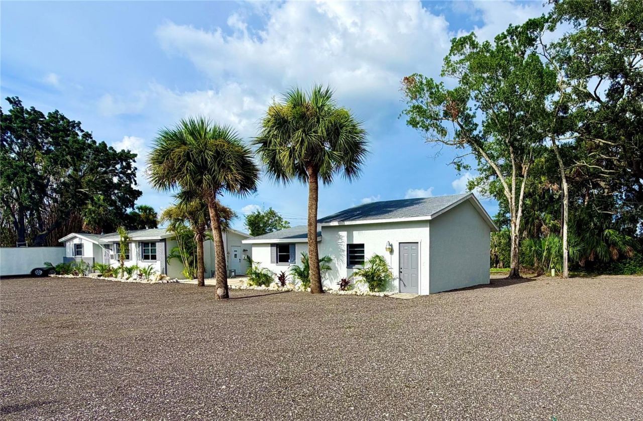 1322 N Pinellas Avenue, Tarpon Springs, FL 34689 Photo