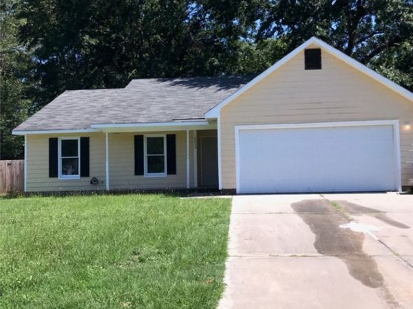 6233 Rhemish Drive, Fayetteville, NC 28304