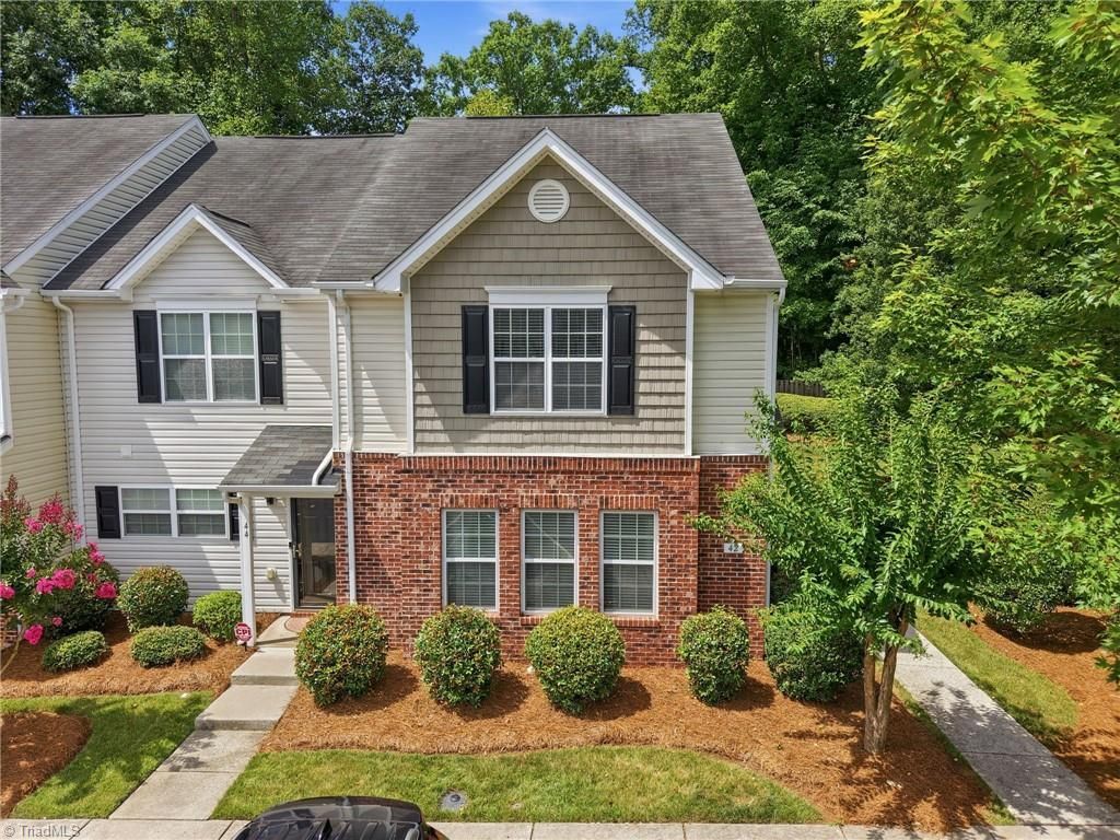 42 Ledgerstone Lane, Greensboro, NC 27407 Main Photo