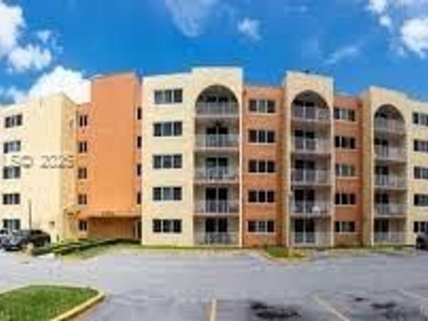 6970 NW 186th St , Unit 3-212, Hialeah, FL 33015