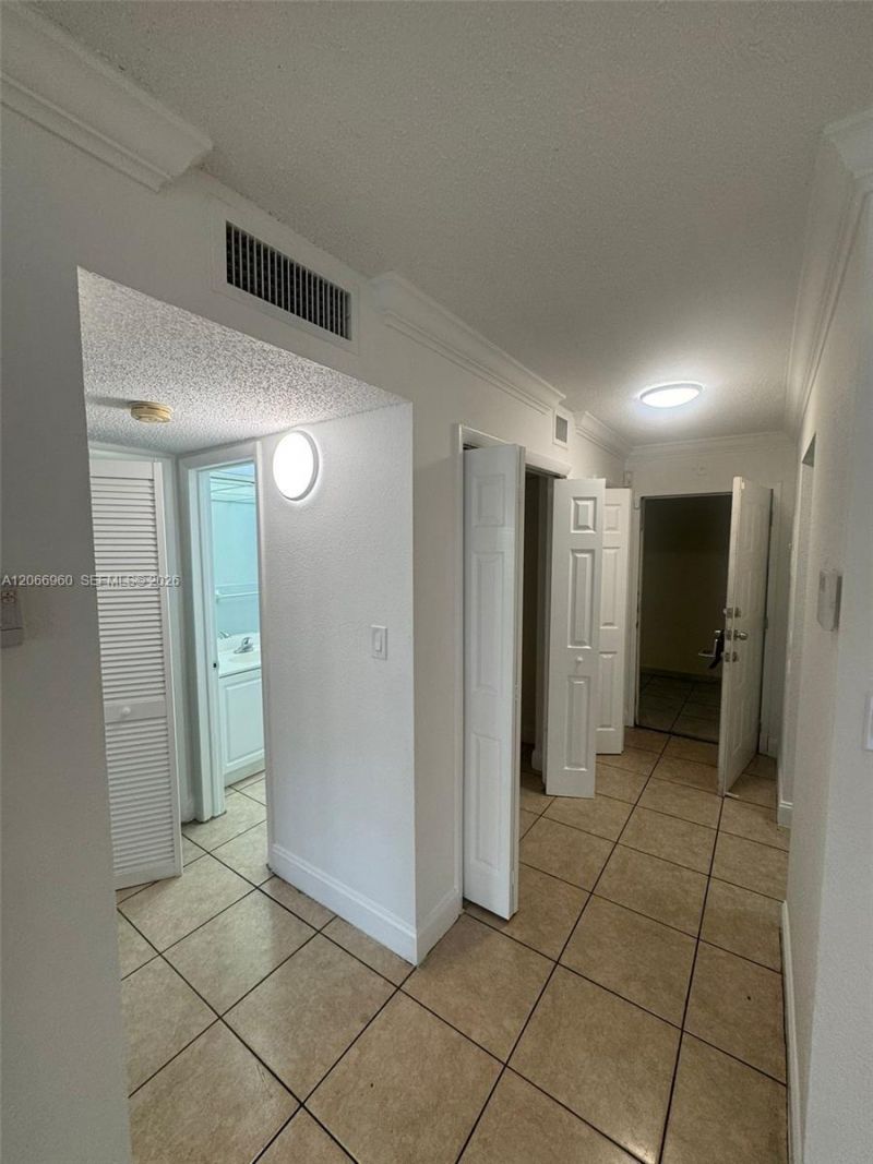 6970 NW 186th St , Unit 3-212, Hialeah, FL 33015 Photo