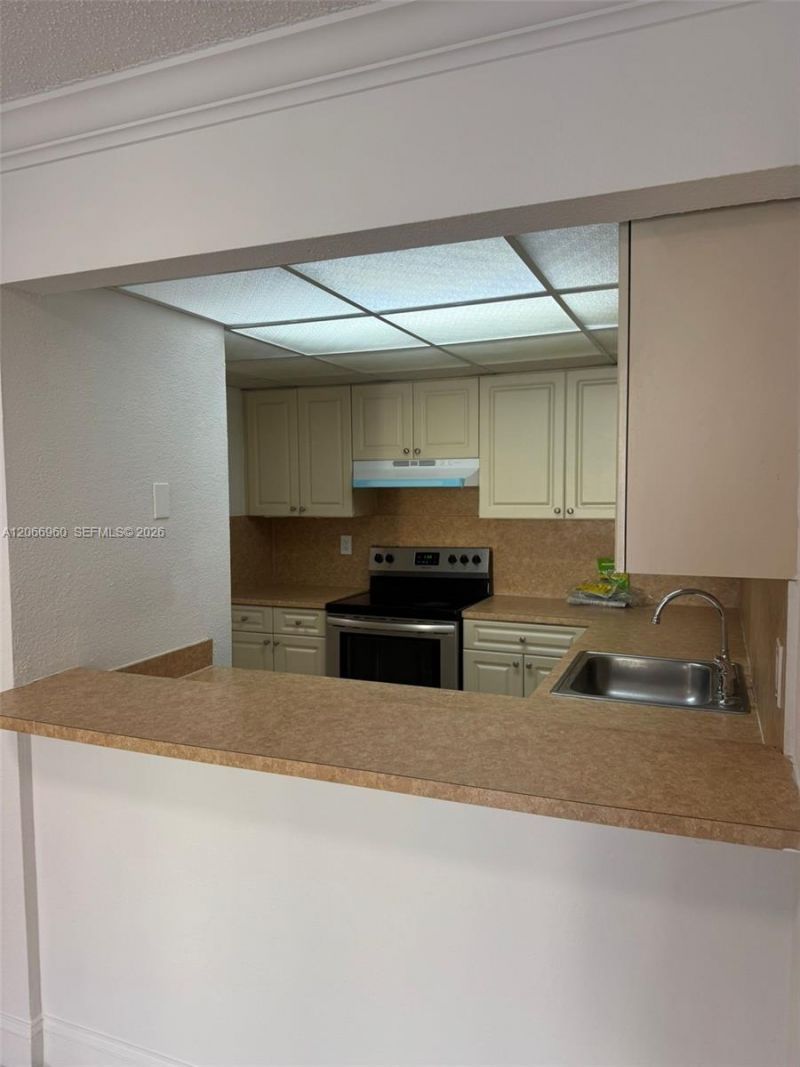 6970 NW 186th St , Unit 3-212, Hialeah, FL 33015 Photo