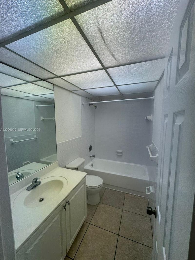 6970 NW 186th St , Unit 3-212, Hialeah, FL 33015 Photo