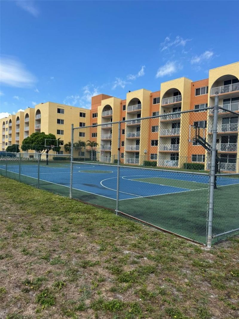 6970 NW 186th St , Unit 3-212, Hialeah, FL 33015 Photo