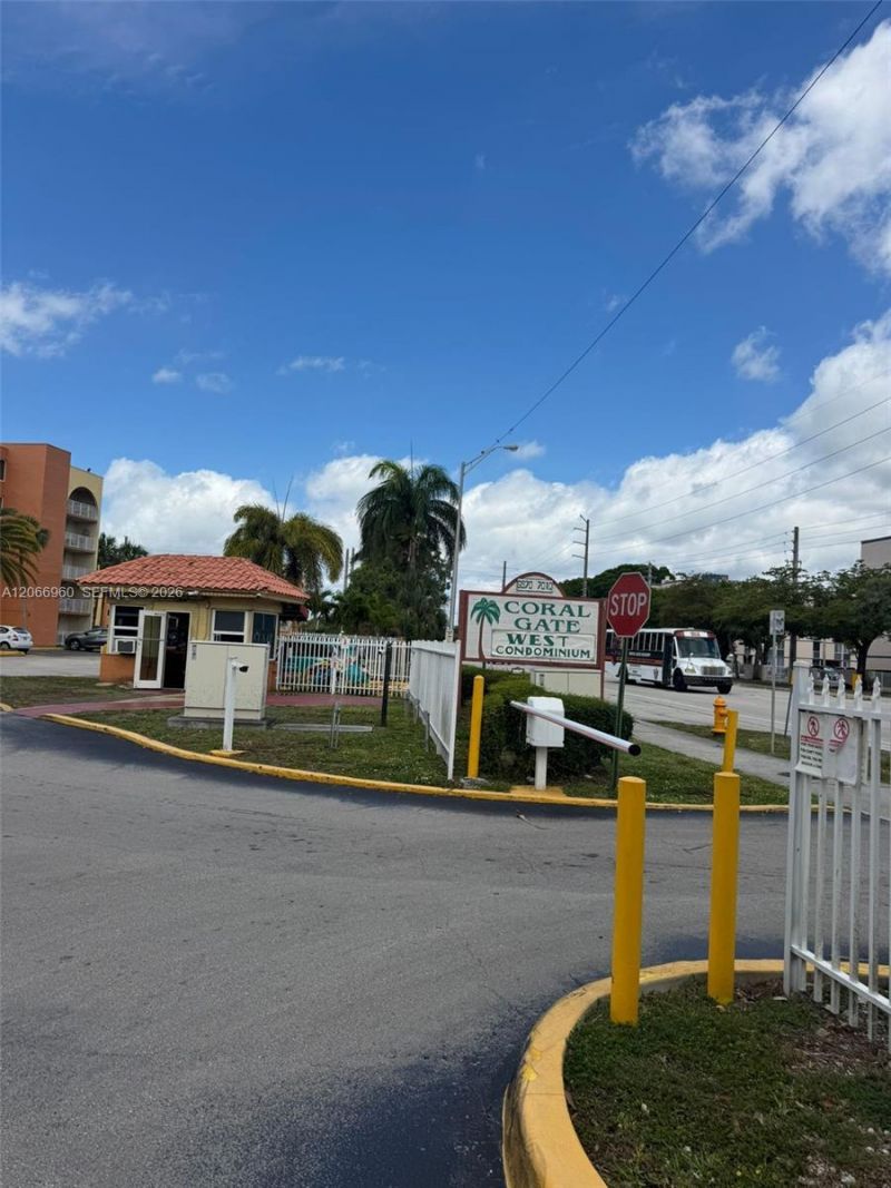 6970 NW 186th St , Unit 3-212, Hialeah, FL 33015 Photo