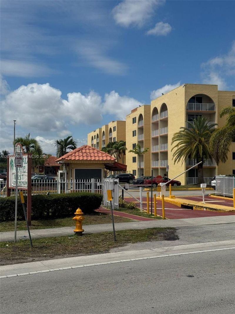 6970 NW 186th St , Unit 3-212, Hialeah, FL 33015 Photo