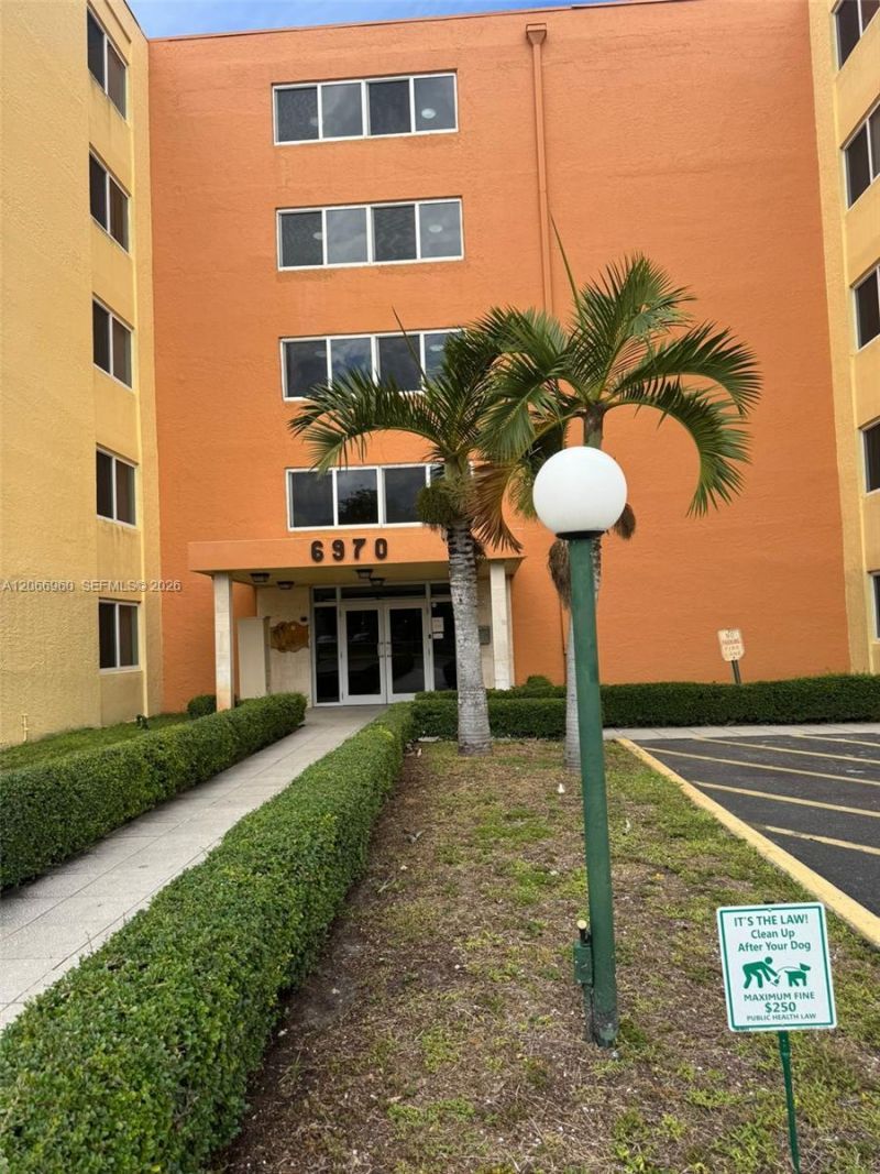 6970 NW 186th St , Unit 3-212, Hialeah, FL 33015 Photo