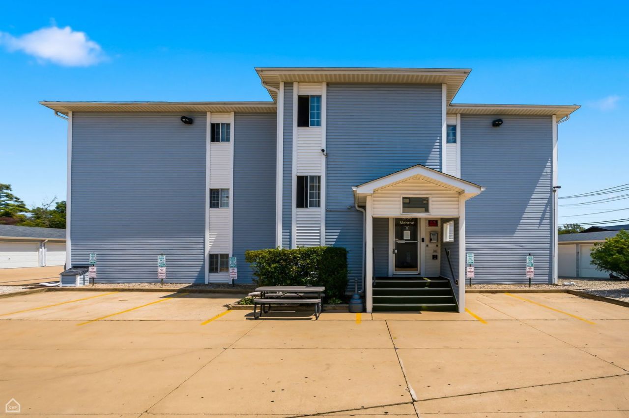 3130 W Monroe Street, Unit 107, Waukegan, IL 60085 Main Photo