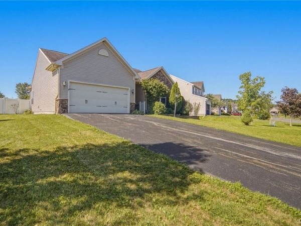 12 Cross Country Drive , Baldwinsville, NY 13027