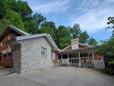 604 U.S. 421, McKee, KY 40447