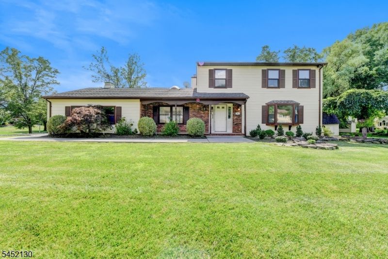 11 Fox Run Dr, East Hanover, NJ 07936 Main Photo