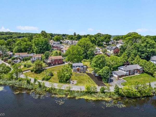 72 Koclas Dr, Netcong, NJ 07857