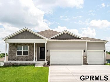 10615 Bearcreek Drive, Papillion, NE 68046