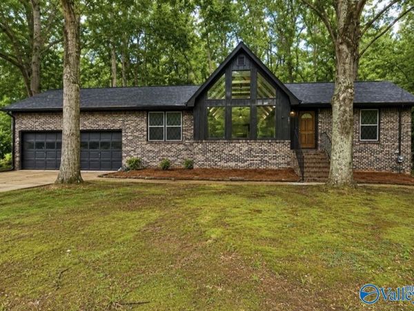 106 Guinivere Drive, Albertville, AL 35950